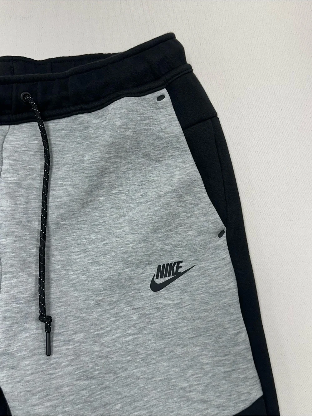 Nike Tech Fleece Joggers Sweatpants Men’s Medium Black Gray Active Training Gym
